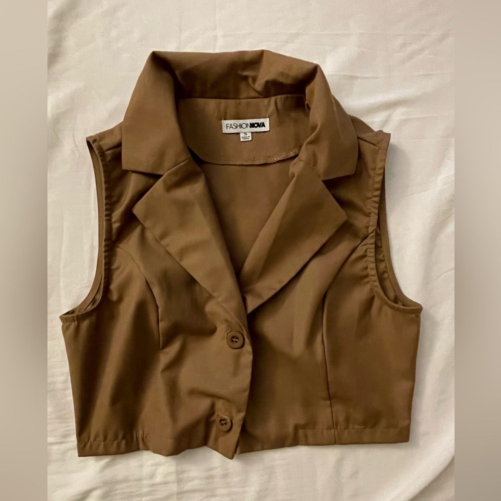 Fashion Nova - brown collared, button up cropped top